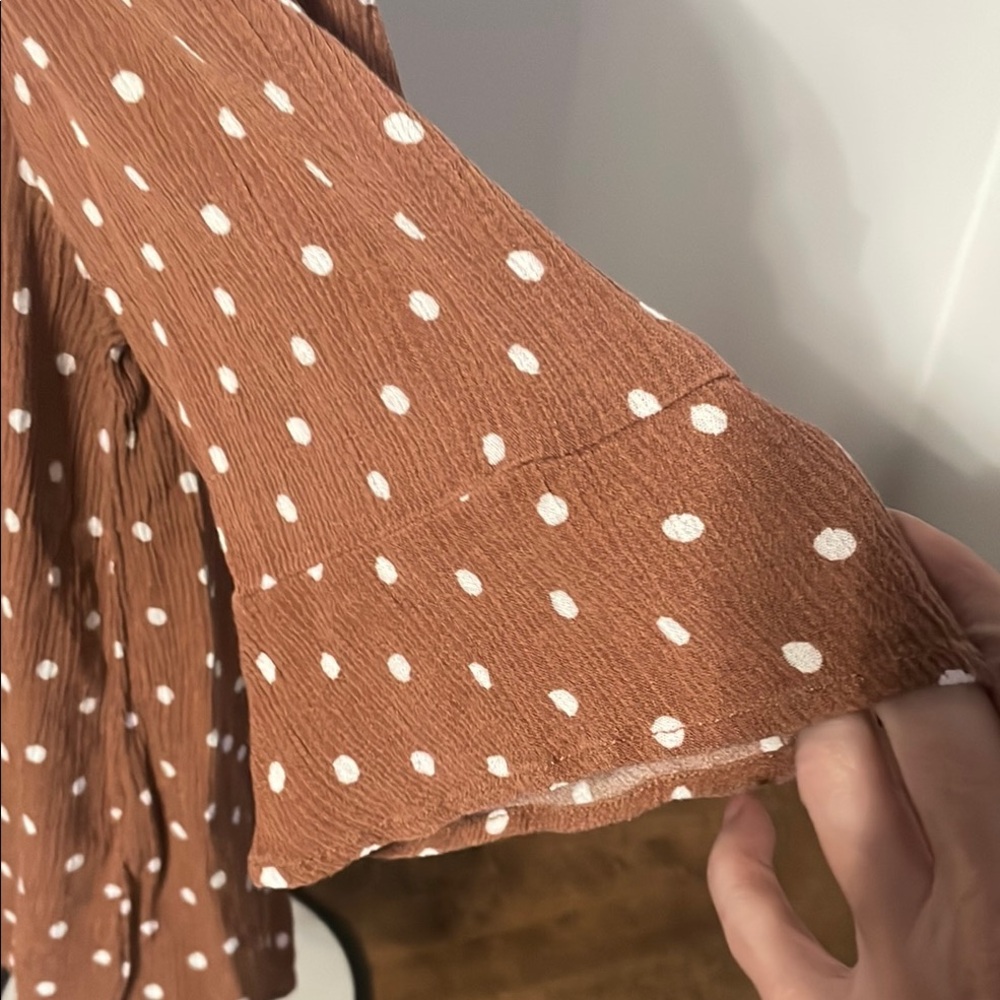 🦋Maurices Brown Ruffled Flutter Sleeve Blouse - Picture 6 of 6